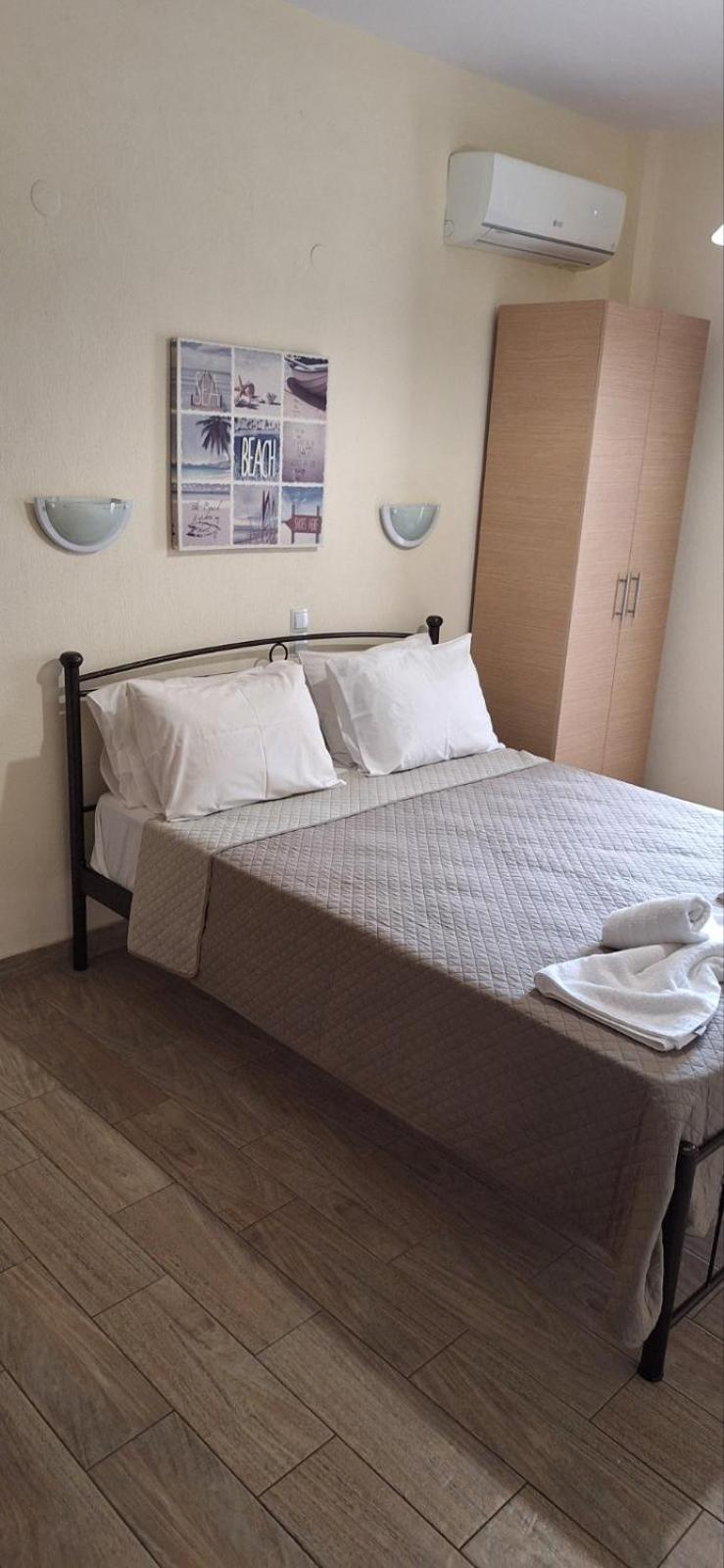 P.A.G Apartments Nea Roda Phòng bức ảnh